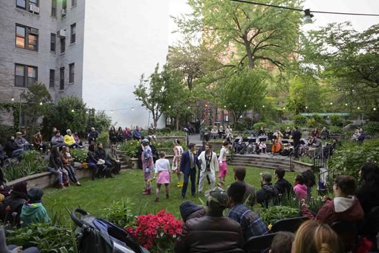 The Atlanta Opera and On Site Opera’s 2017 partnership production of The Secret Gardener, seen here in New York City, featured the same cast: Jonathan Blalock, Kristin Gornstein, Maeve Höglund, Alisa Jordheim, Ashley Kerr, Spencer Viator, and Jorell Williams. (photo: Fay Fox)