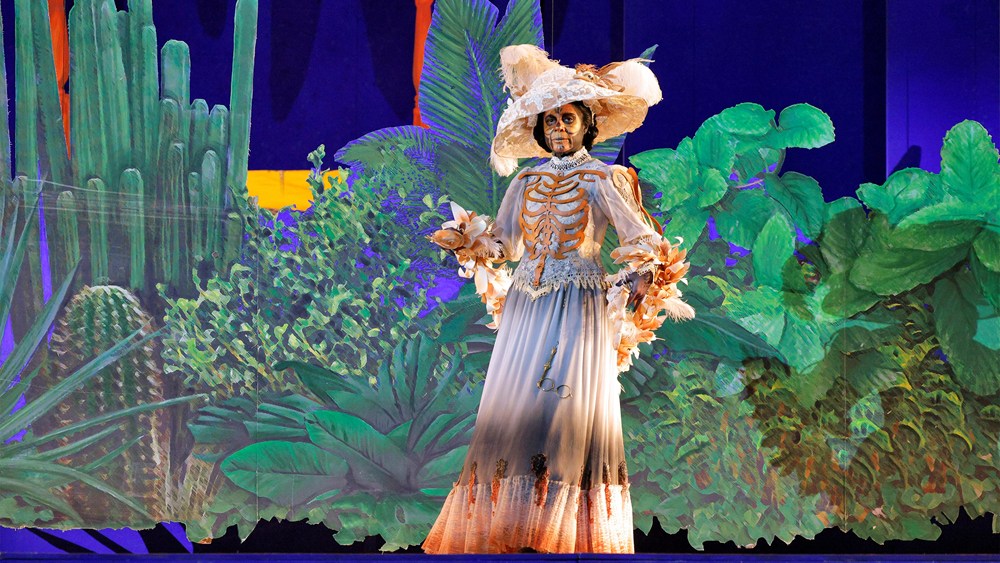 Ana María Martínez in the El Último Sueño de Frida y Diego at LA Opera in 2023 (photo: Cory Weaver)