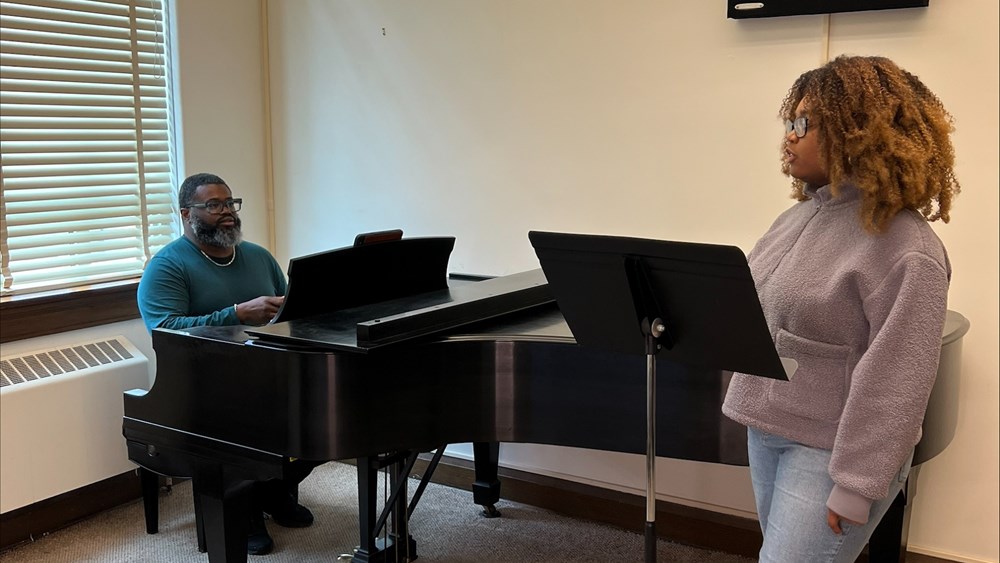 Russell Thomas works with soprano Ginaia Black at Indiana University Bloomington. (photo: courtesy of LA Opera)