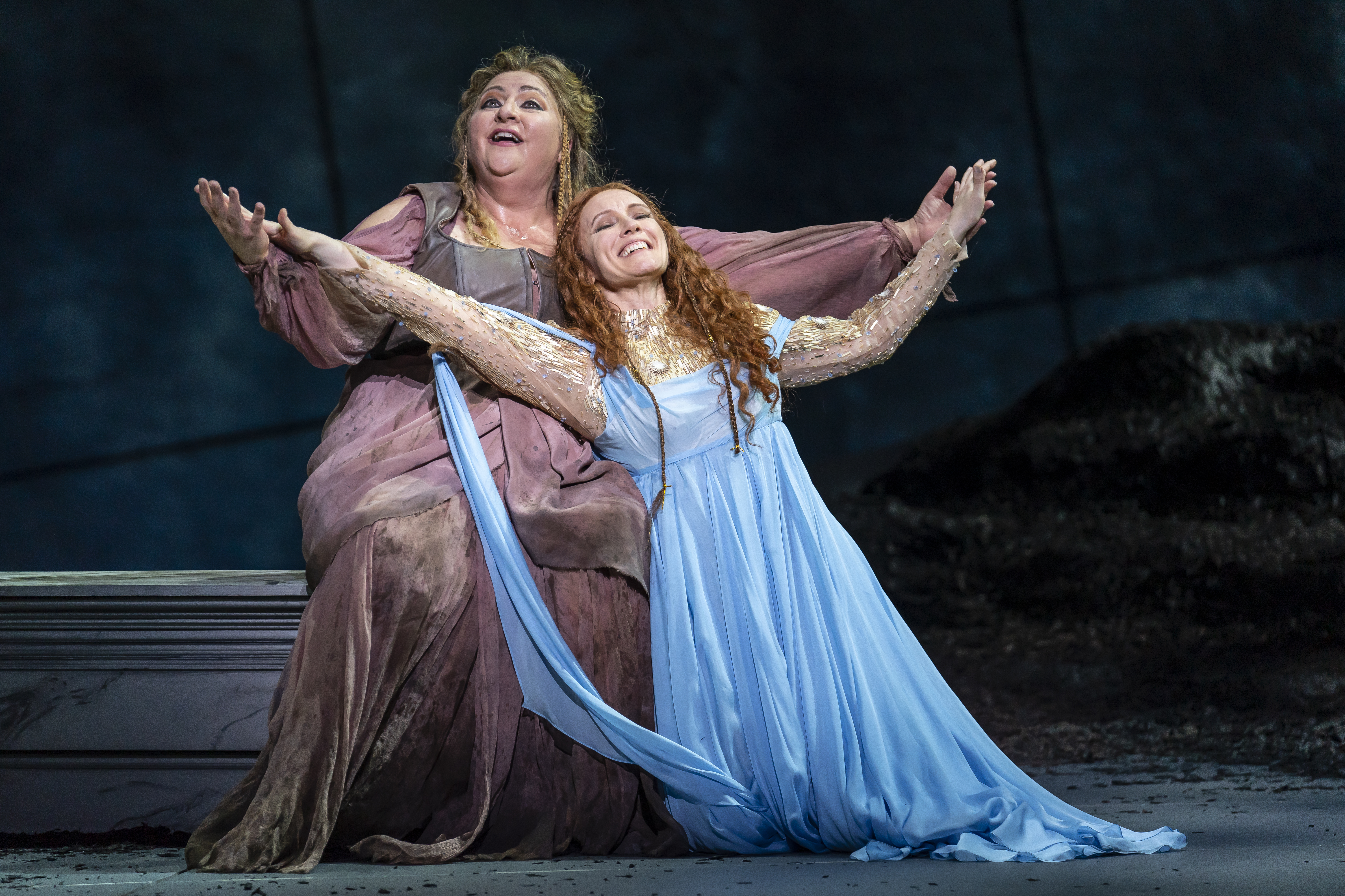 Christine Goerke and Sara Jakubiak in Elektra at Washington National Opera in 2022 (photo: Scott Suchman)