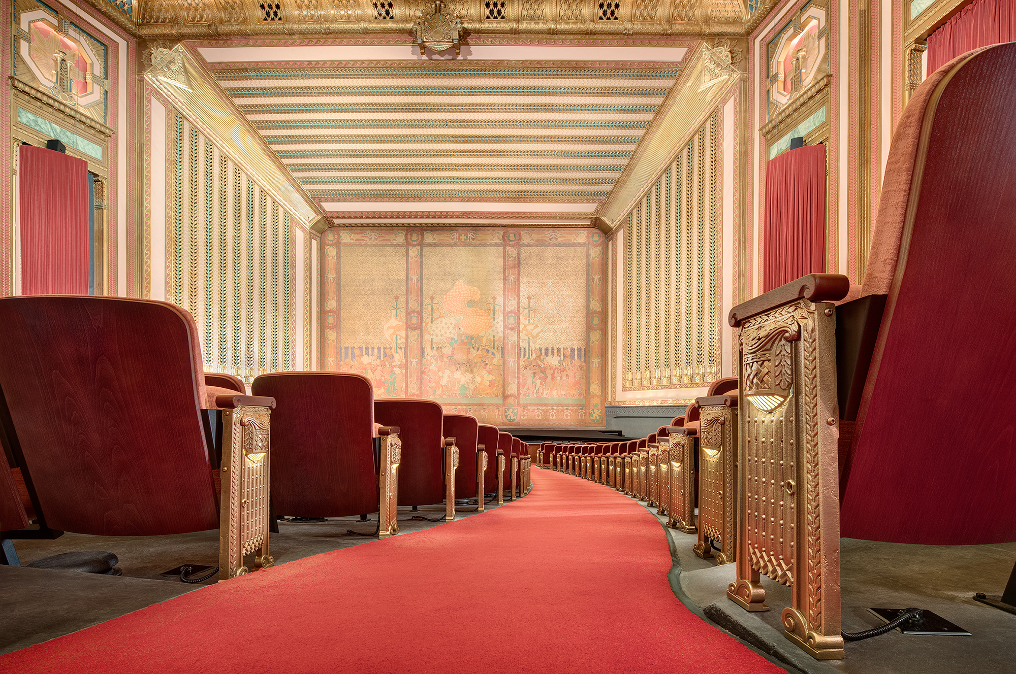 The Lyric Opera House in Chicago (photo: Darris Lee Harris Photography)