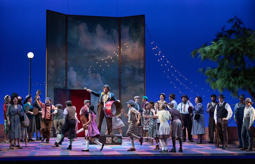 Austin Opera’s 2023 Pagliacci, with Anthony Clark Evans (at center) (photo: Erich Schlegel)