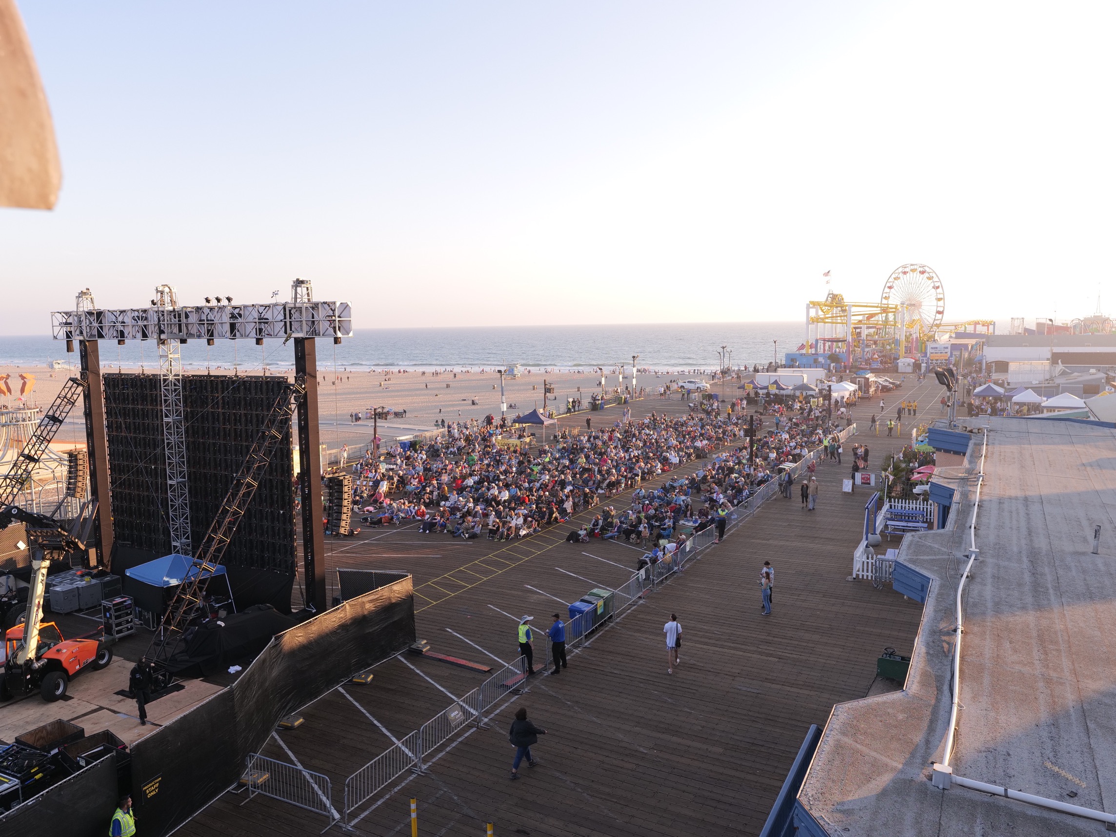 LA Opera offered an “Opera on the Beach” simulcast of Don Giovanni at the Santa Monica Pier in 2023. (photo: Terrance Lovecraft)