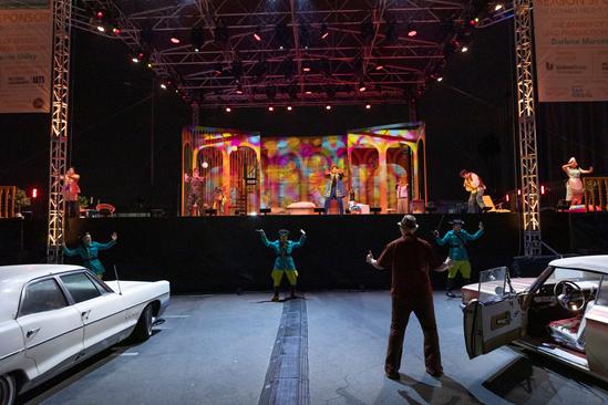 San Diego Opera’s 2020 drive-in operas (seen here), which were simulcast on large screens, inspired the company to use live video capture in its 2022 Così fan tutte (photo: J. Kat Woronowicz)